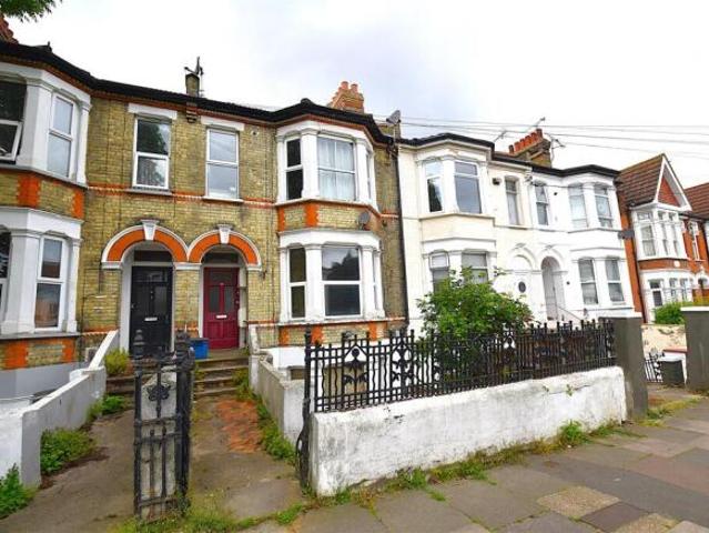 Flat for sale in Southend City Centre Neighbourhood, Alton Barnes