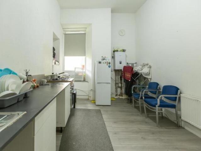 Flat for sale in Crosshill, Scotland
