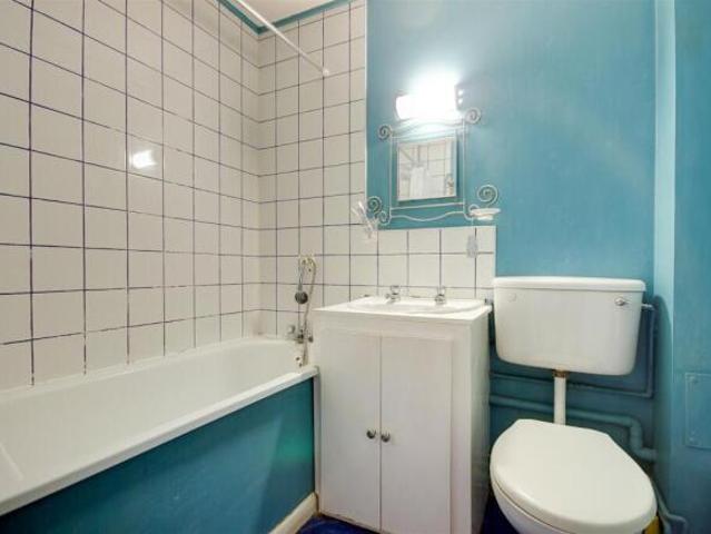 Flat for sale in Enfield, Greater London