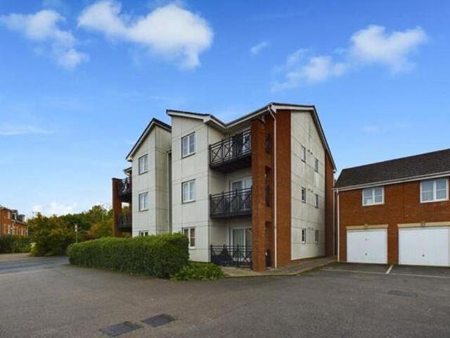 House for sale in Shaw Lane, Guiseley