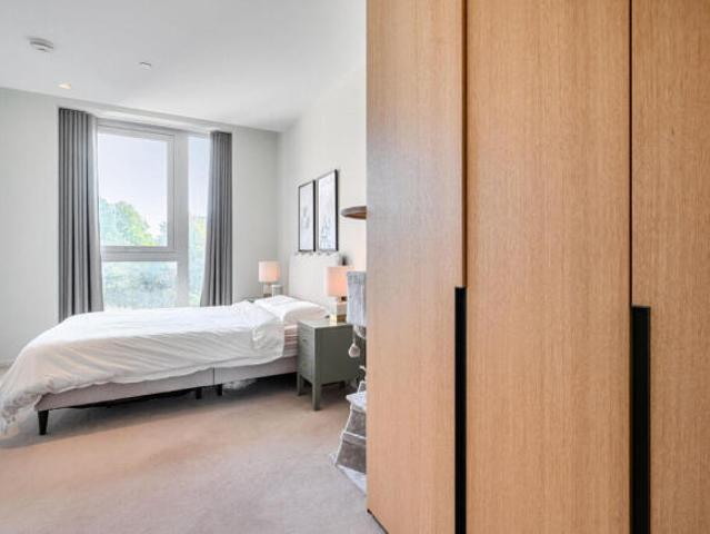 Flat for sale in Cat Hill, England