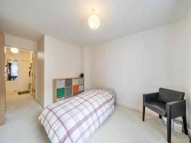 Flat for sale in Watford, Hertfordshire