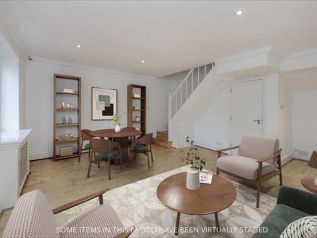 Flat for sale in Earl's Court, Greater London