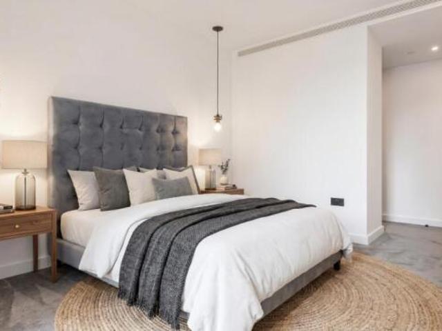 Flat for sale in Cat Hill, England