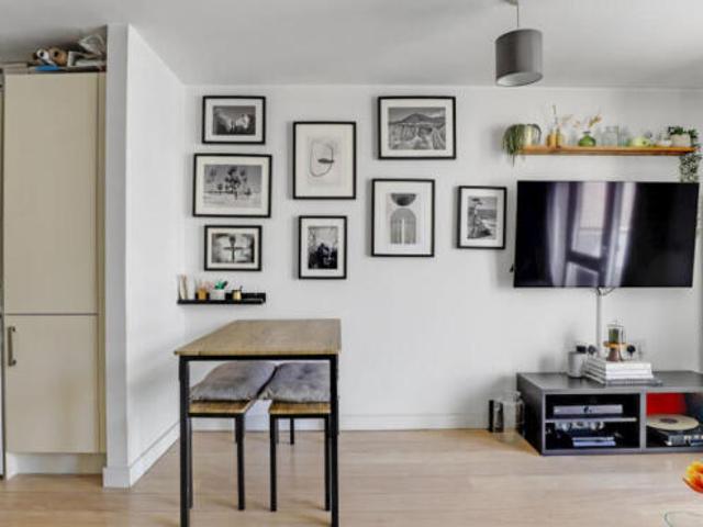 Flat for sale in Cat Hill, England