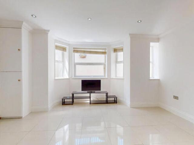 Flat for sale in Cat Hill