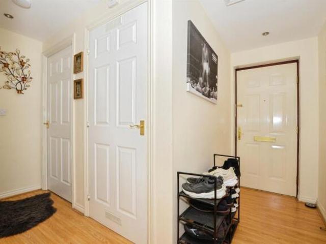 Flat for sale in North Watford, Hertfordshire