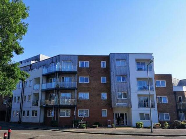 House for sale in Luton