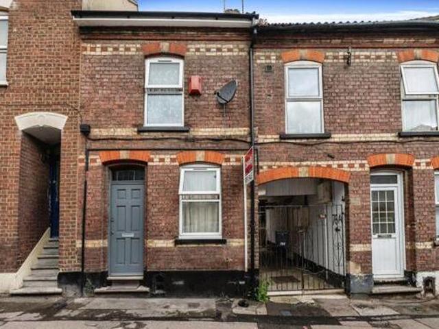 House for sale in Luton