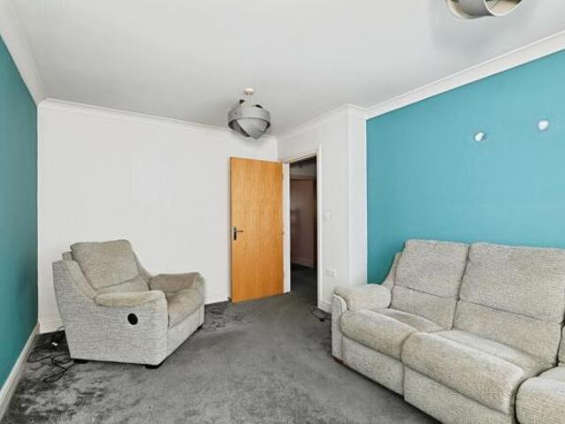 Flat for sale in Maidstone, Kent