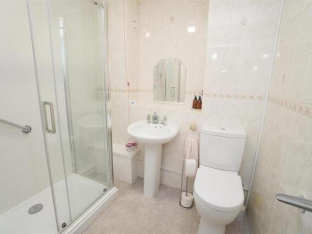 Flat for sale in Milngavie, Scotland