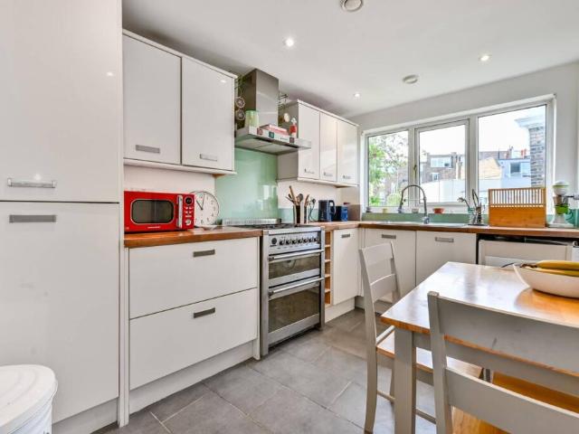 Flat for sale in Kentish Town