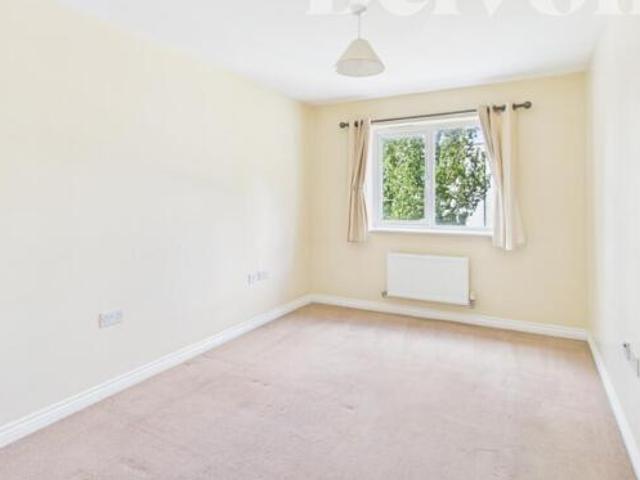 Flat for sale in Basingstoke, Basingstoke and Deane