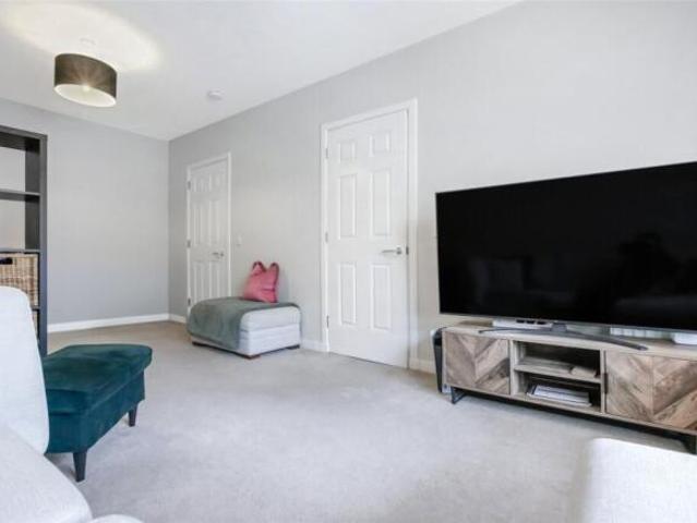 Flat for sale in Cathcart, Scotland