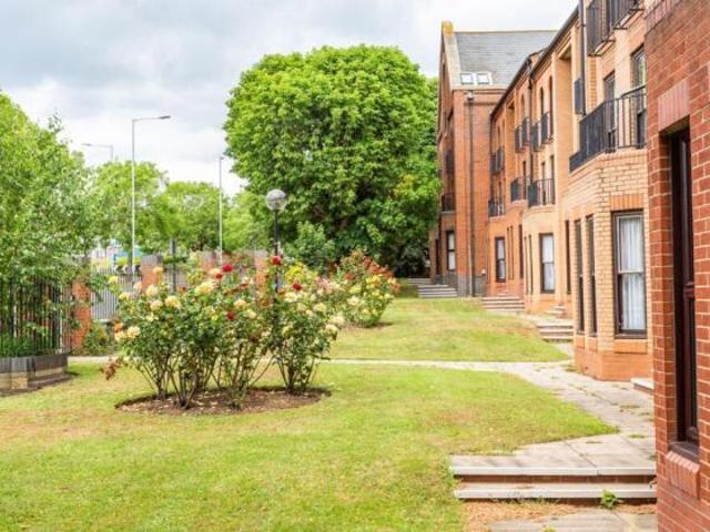 Flat for sale in Alton Barnes