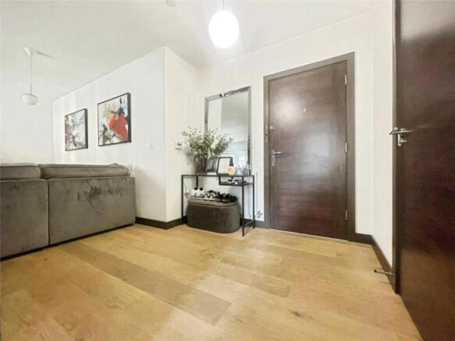 Flat for sale in North Watford, Hertfordshire