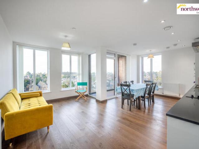Flat for sale in Watford, Hertfordshire