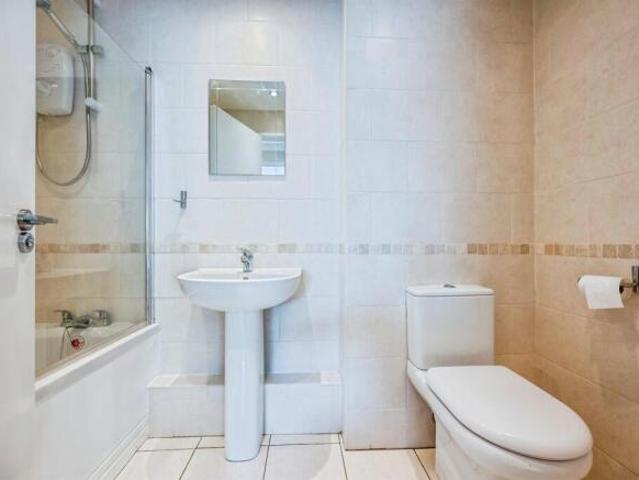 Flat for sale in Calderstones