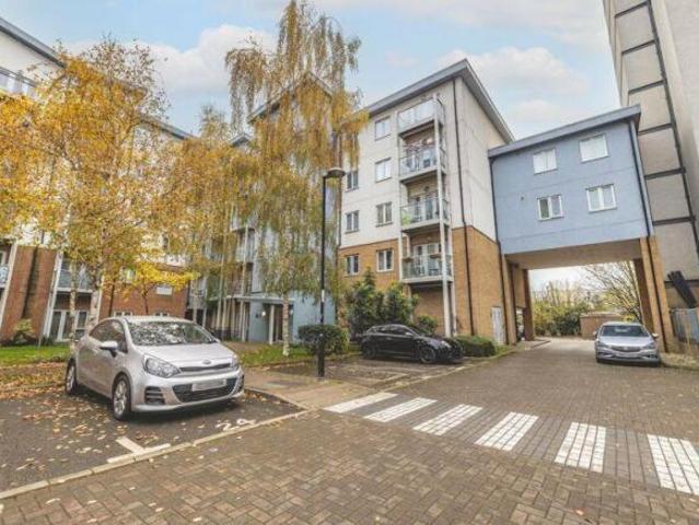 Flat for sale in Slough