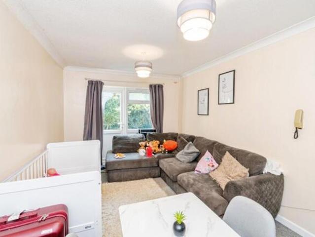Flat for sale in Chilworth Old Village, Test Valley