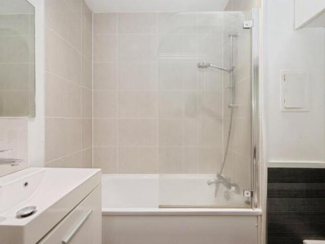Flat for sale in Hill, City Of Southampton