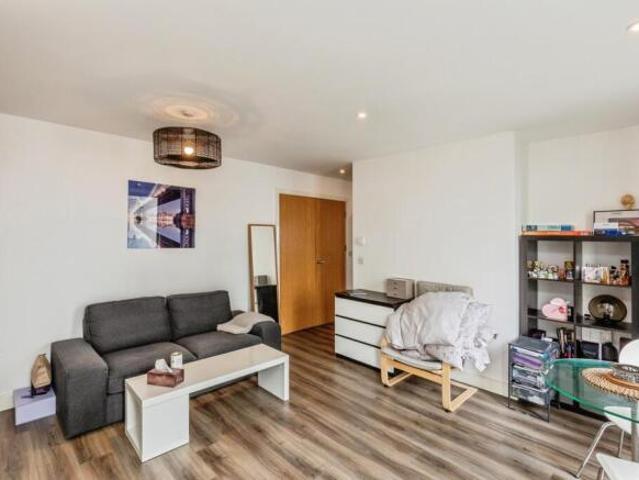 Flat for sale in Feckenham, City Of Bristol