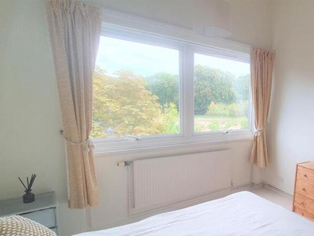 Flat for sale in Twickenham, Greater London