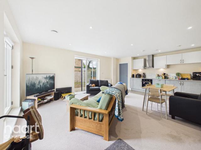 Flat for sale in Arbury, Cambridgeshire