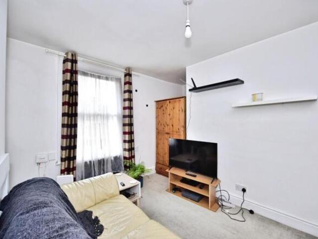 Flat for sale in Midway, Kent