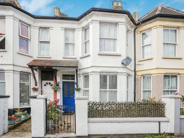 Flat for sale in Alton Barnes