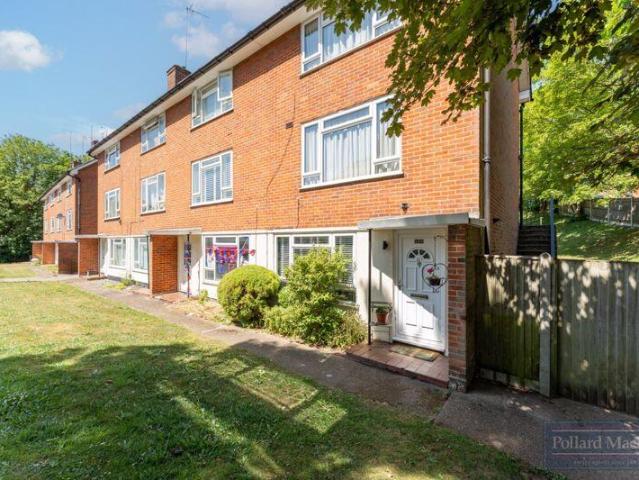 Flat for sale in Sanderstead