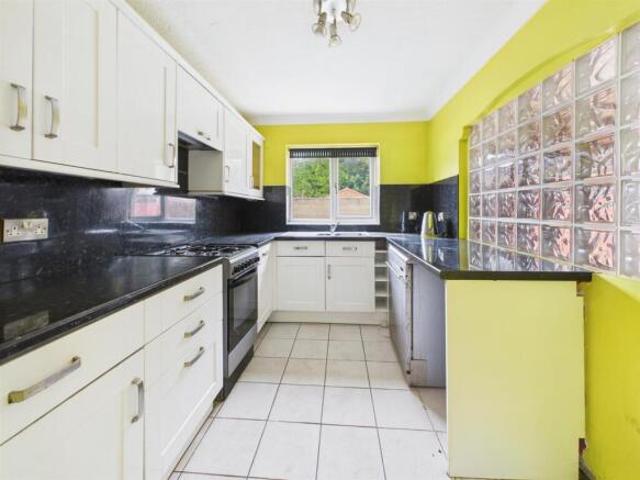 Flat for sale in Gloucester, Gloucestershire