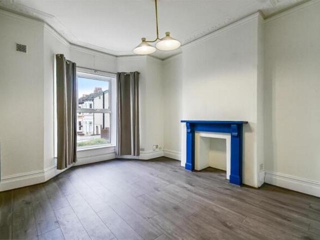 Flat for sale in Penge, Greater London