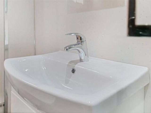 Flat for sale in Crookston, Scotland