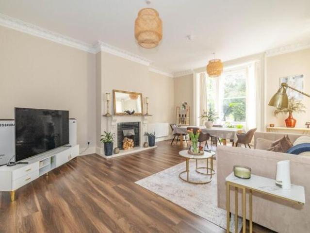 Flat for sale in The Bridge, Kent