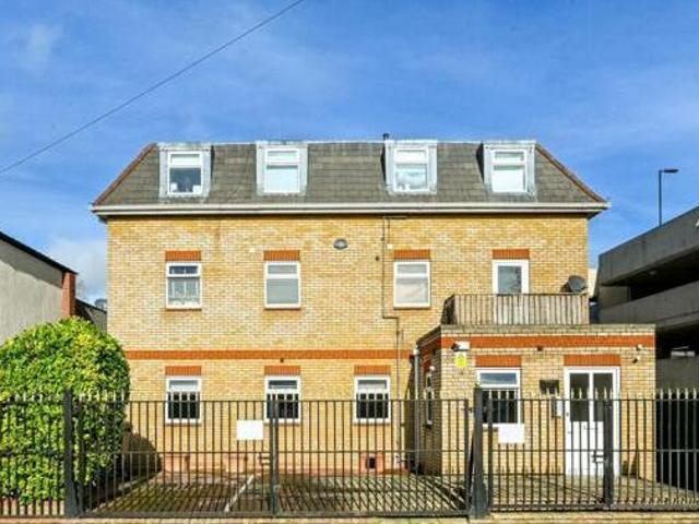 House for sale in New Malden, Greater London
