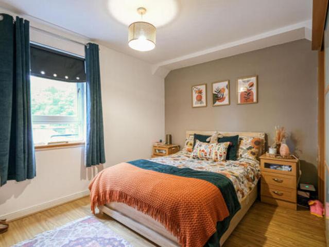 Flat for sale in Gartcosh, Scotland