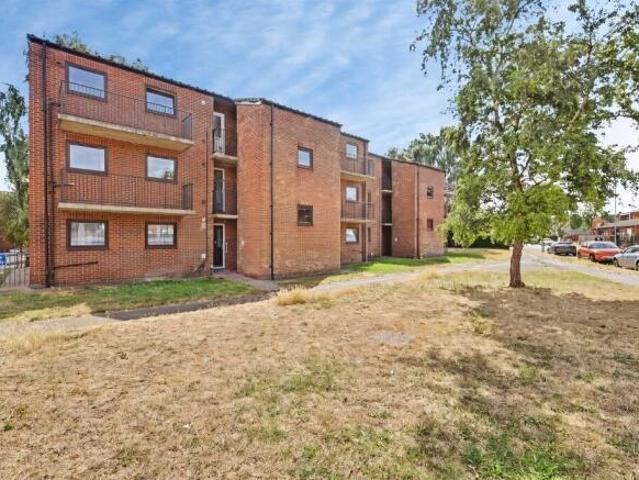 Flat for sale in Northampton, Northamptonshire
