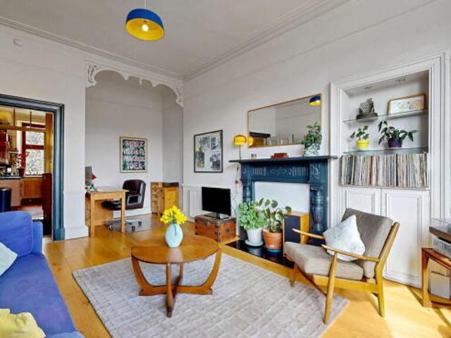Flat for sale in Strathbungo, Scotland