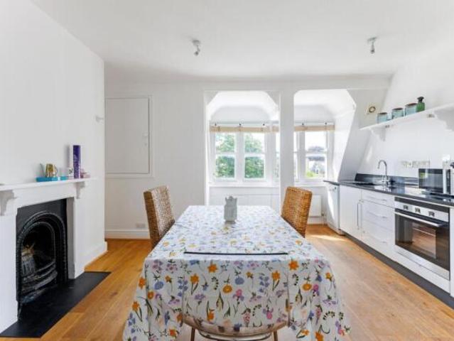 Flat for sale in The Slade, Oxfordshire