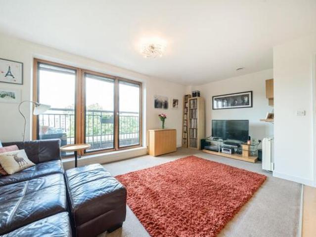 Flat for sale in London Borough of Ealing, Hanwell