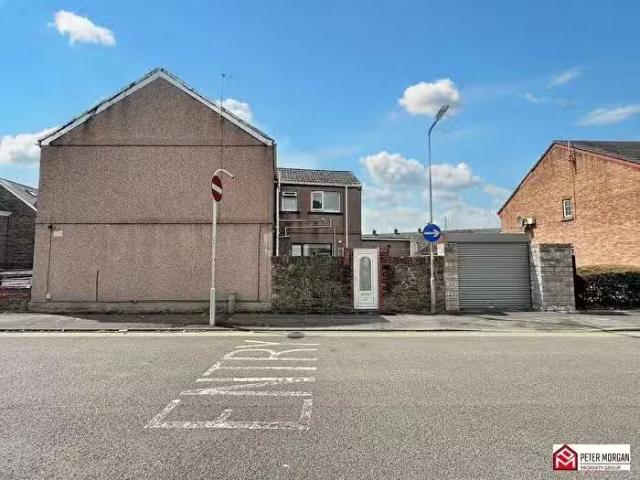 House for sale in Taibach