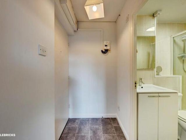 Flat for sale in Monks Orchard, Kent