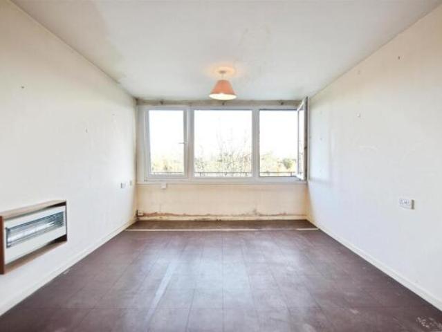 Flat for sale in Brentford End, Greater London