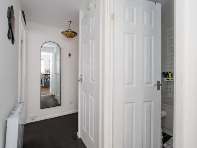 Flat for sale in Cat Hill