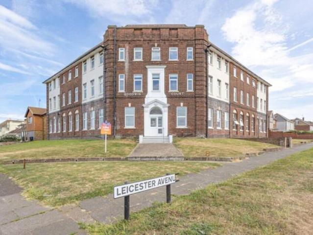 Flat for sale in Acol, Kent