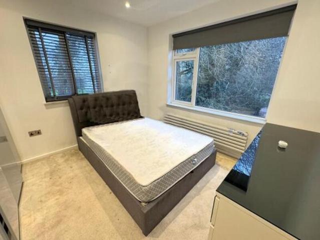 Flat for sale in North Finchley, Greater London