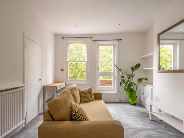 Flat for sale in Cat Hill