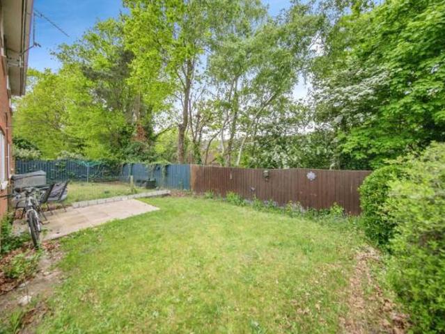 Flat for sale in Key Street, Suffolk