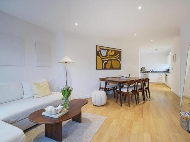 Flat for sale in London Borough of Lewisham, Forest Hill